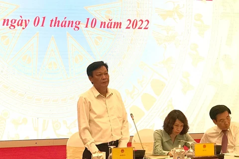Thứ trưởng Bộ Nội vụ Nguyễn Duy Thăng trả lời câu hỏi về tình trạng cán bộ, công chức, viên chức nghỉ việc. (Ảnh: PV/Vietnam+)