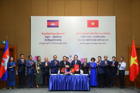 Hội nghị Bộ trưởng Lao động Việt Nam-Campuchia. thống nhất Kế hoạch triển khai Bản ghi nhớ về hợp tác lao động giai đoạn 2022-2027 (Ảnh: PV/Vietnam+0