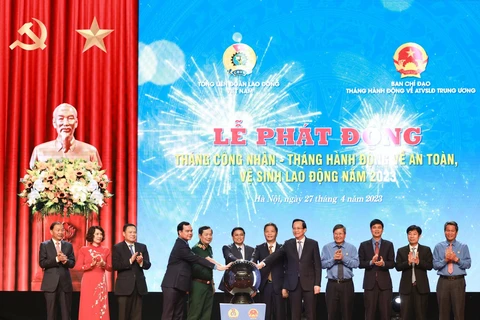 Lễ phát động Tháng Công nhân và Tháng hành động về An toàn, vệ sinh lao động năm 2023. (Ảnh: PV/Vietnam+)