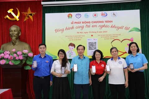 Phát động Chiến dịch quyên góp gây quỹ “Đồng hành cùng trẻ em nghèo, khuyết tật.” (Ảnh: PV/Vietnam+)