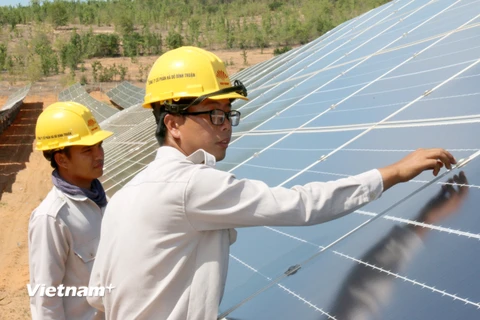 Đối với năng lượng gió và mặt trời, khoảng 25% số việc làm tạo ra là dành cho lao động tay nghề cao. (Ảnh: PV/Vietnam+)