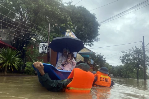 Thừa Thiên-Huế ngập lụt trên diện rộng ngày 15/11. (Ảnh: TTXVN)