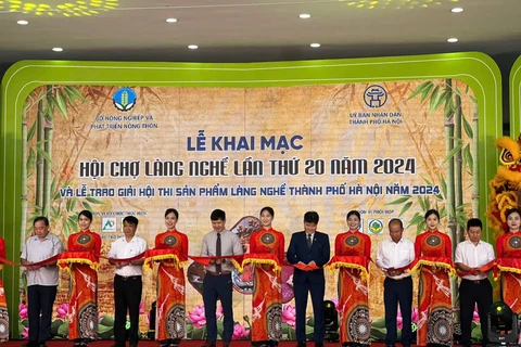 Khai mạc Hội chợ Làng nghề lần thứ 20. (Ảnh: PV/Vietnam+)