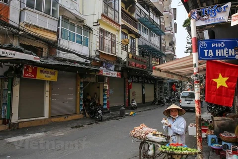 [Video] Đường phố Hà Nội vắng vẻ như trong Tết vì dịch COVID-19 