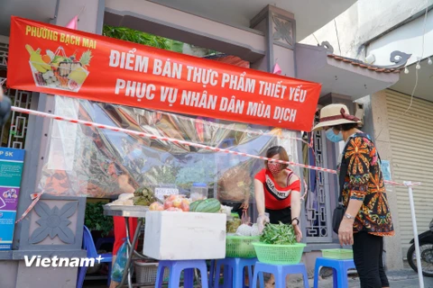 Cận cảnh điểm bán hàng lưu động thời COVID-19 tại Thủ đô Hà Nội