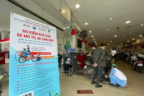 [Video] Người dân Hà Nội hào hứng đem xe máy cũ đi đo khí thải