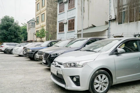 Dịch vụ thuê xe tự lái sôi động trở lại trong kỳ nghỉ Lễ 30/4-1/5. (Ảnh: PV/Vietnam+)