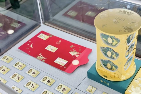 Đa dạng các sản phẩm vàng trong dịp vía Thần Tài năm Quý Mão 2023. (Ảnh: PV/Vietnam+)