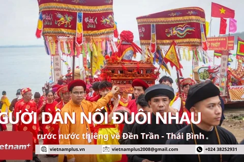 Hàng nghìn người đội mưa rước nước thiêng về Đền Trần - Thái Bình