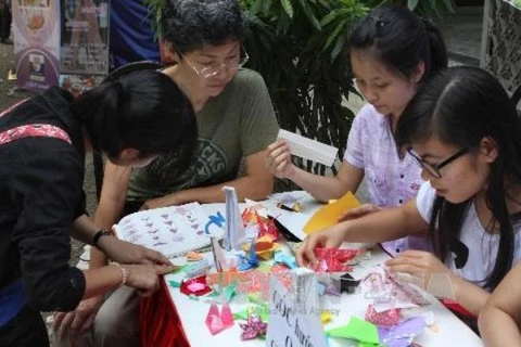 Học cách làm đồ chơi dân gian Nhật Bản ở Hà Nội