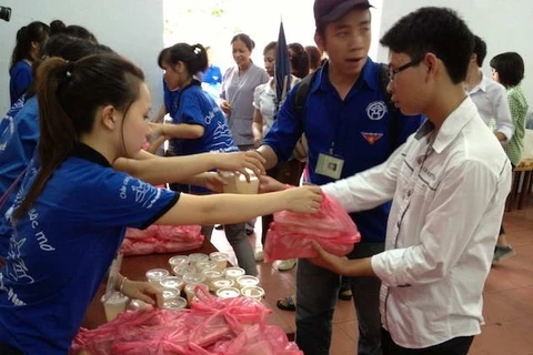 18 điểm phát cơm trưa miễn phí cho thí sinh tại Hà Nội 