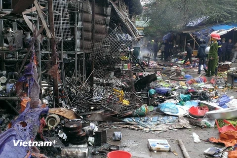 [Photo] Hà Nội: Chợ Nhật Tân tan hoang sau vụ hỏa hoạn 