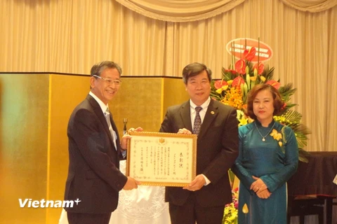 Ông Nguyễn Ngọc Bình nhận Bằng khen của Ngoại trưởng Nhật Bản 