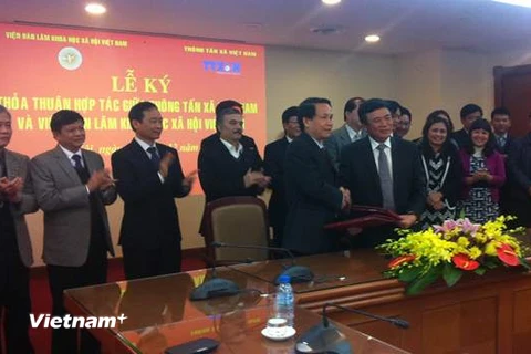 TTXVN và Viện Hàn lâm KHXH Việt Nam ký kết thỏa thuận hợp tác