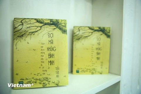 'Đợi mãi những bình minh' đã chính thức ra mắt độc giả vào chiều 25/7 tại Hà Nội. (Ảnh: PV/Vietnam+)