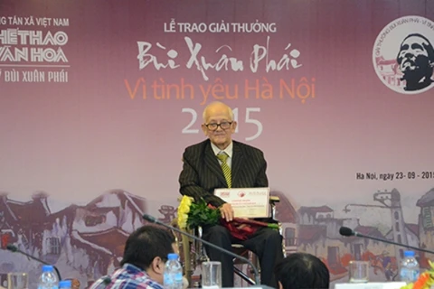 'Giải thưởng Lớn-Vì tình yêu Hà Nội' vinh danh nhà nghiên cứu Giang Quân. (Ảnh: TTVH)