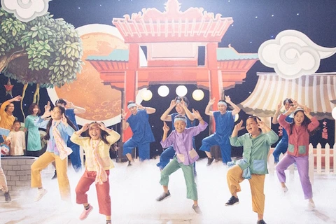 Nhiều gương mặt nổi bật của sân chơi "Giọng hát Việt nhí" qua năm mùa giải cùng hội ngộ trong MV "Rước đèn tháng Tám." 