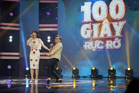 Hari Won và Đại Nghĩa cùng giữ vai trò MC của chương trình “100 giây rực rỡ.” (Ảnh: BTC)