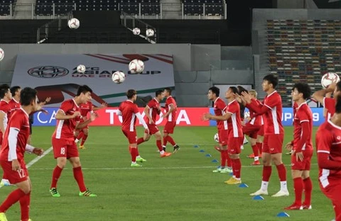 Tuyển Việt Nam trong buổi tập làm quen sân thi đấu Bin Zayed Sports tại AFC Asian Cup. (Ảnh: AFC)