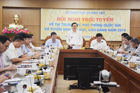 Bộ trưởng Bộ Giáo dục và Đào tạo chỉ đạo tại Hội nghị. (Ảnh: CTV/Vietnam+)