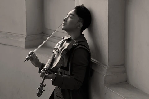 ‘Trò chuyện’ của Hoàng Rob: Bình dân hóa violin bằng pop ballad