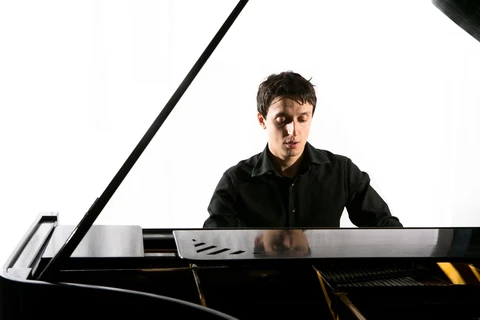 Nghệ sỹ Alessandro Marino từng giành nhiều giải thưởng tại các cuộc thi piano uy tín trên thế giới. (Ảnh: BTC)