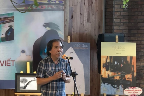Nhà thơ Nguyễn Quang Thiều gửi lời tri ân tới các tác giả, cộng tác viên của "Viết và đọc." (Ảnh: PV/Vietnam+)