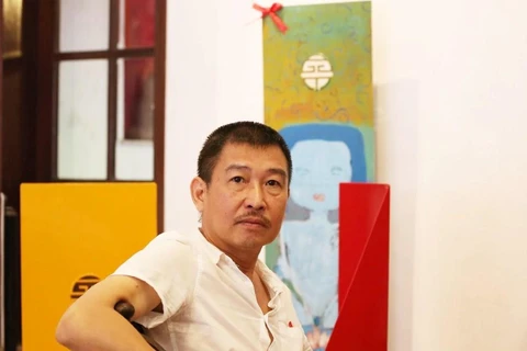 Họa sỹ Lê Thiết Cương là một trong những gương mặt nổi bật của hội họa Việt Nam đương đại. (Ảnh: Trần Thắng/Vietnam+)