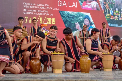 Các nghệ nhân, nghệ sỹ đã đưa những hương vị, sắc màu của núi rừng Tây Nguyên về Hà Nội đúng dịp Trung Thu. (Ảnh: PV/Vietnam+)