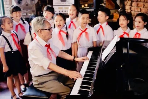 Nhạc sỹ Phong Nhã được mệnh danh là nhạc sỹ của tuổi thơ với hàng trăm ca khúc viết cho thiếu nhi.