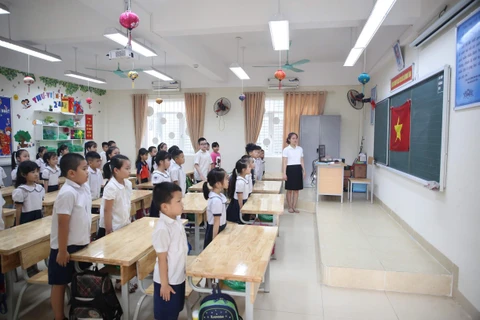 Lễ chào cờ đặc biệt tại lớp 1A trường tiểu học Phúc Tân (Hoàn Kiếm, Hà Nội)