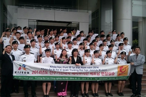 Các sinh viên Hàn Quốc trong lễ bế giảng. (Ảnh: CTV/Vietnam+)
