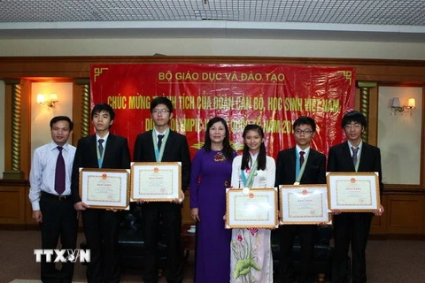 Tuyên dương 50 học sinh xuất sắc kỳ thi Olympic quốc tế và đại học