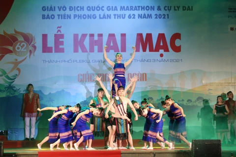 Tối 27/3, tại quảng trường Đại Đoàn Kết (Thành phố Pleiku) đã diễn ra chương trình nghệ thuật "Giấc mơ đại ngàn", một hoạt động trong khuôn khổ Tiền Phong Marathon lần thứ 62. (Ảnh: Hoàng Đạt/Vietnam+)