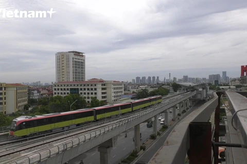 Toàn cảnh chạy thử nghiệm tuyến đường sắt Nhổn-ga Hà Nội (Ảnh: Lâm Phan/Vietnam+)