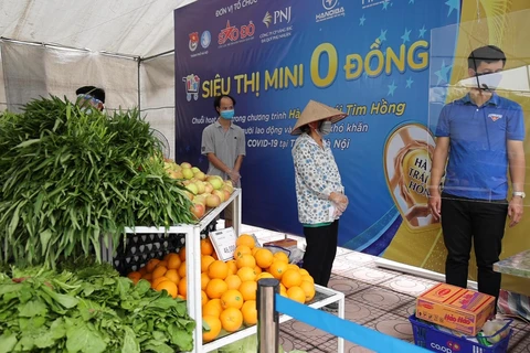 Người dân mua hàng tại siêu thị 0 Đồng (Ảnh: Hoàng Đạt/Vietnam+)