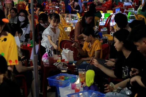 Hà Nội: Phố đi bộ Thành cổ Sơn Tây nhộn nhịp trong ngày đầu mở cửa