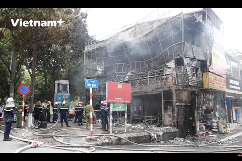 [Video] Cháy lớn thiêu rụi toàn bộ một cửa hàng trên đường Hồ Tùng Mậu