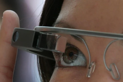 Kính thông minh Google Glass sớm bị cấm tại bang Illinois