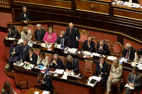 Chính phủ Italy lại vượt qua cuộc bỏ phiếu tín nhiệm