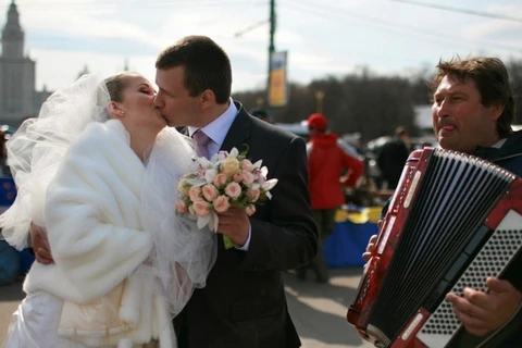 Nga: Thiết kế riêng một "Đoàn tàu cưới" cho các cặp đôi