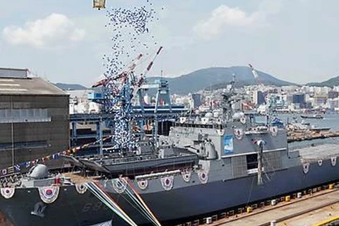 Hải quân Hàn Quốc tiếp nhận tàu khu trục mang tên lửa