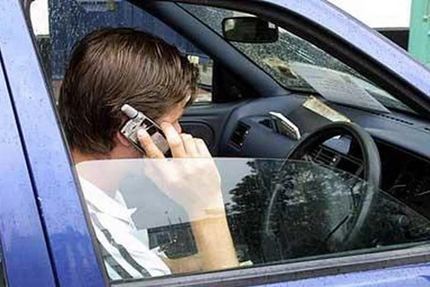 Ireland: Lái xe dùng điện thoại bị phạt ít nhất 1.000 euro