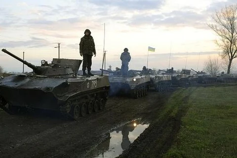 Ukraine: Xe quân sự hạng nặng tiến về thị trấn Slavyansk