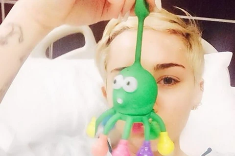 Ngôi sao nhạc pop Miley Cyrus bất ngờ phải nhập viện