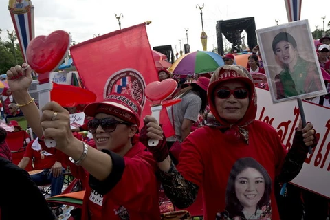 Binh sỹ Thái Lan bao vây cuộc biểu tình của phe Áo đỏ