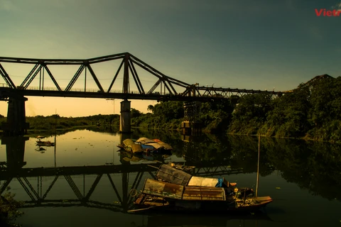 Cầu Long Biên là cây cầu - ký ức, một phần hồn của Hà Nội, của người Hà Nội, là một trong những hình ảnh mà khi nghĩ về Hà Nội, người ta thường nhớ đến. (Ảnh: Hoàng Long/Vietnam+) 