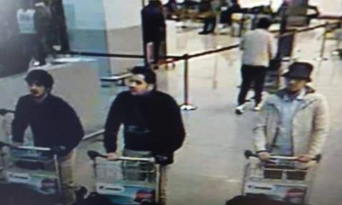 Hình ảnh về ba nghi phạm gây ra các vụ khủng bố Brussels (Nguồn: Metro)