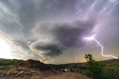 Để thực hiện bộ ảnh này, anh đã có 5 tuần theo dấu các cơn bão dọc theo Hành lang bão tố nằm ở vùng Trung Tây Mỹ (Nguồn: Daily Mail)
