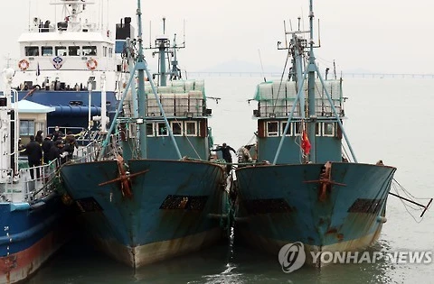 Hai tàu cá Trung Quốc đã bị tàu Tuần duyên Hàn Quốc nổ súng cảnh cáo và bắt giữ. (Nguồn: Yonhap)
